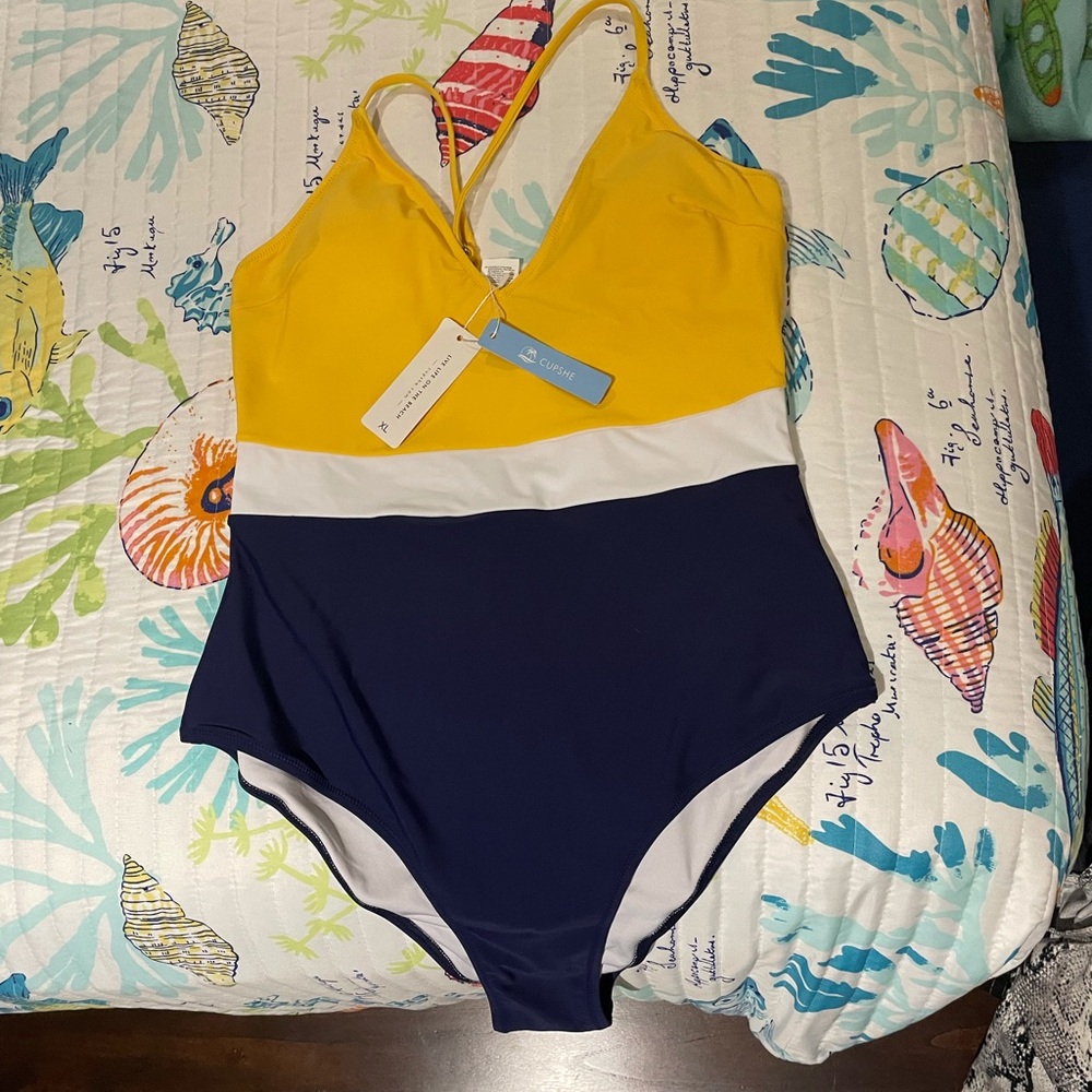 XL (12-14) Cupshe one piece